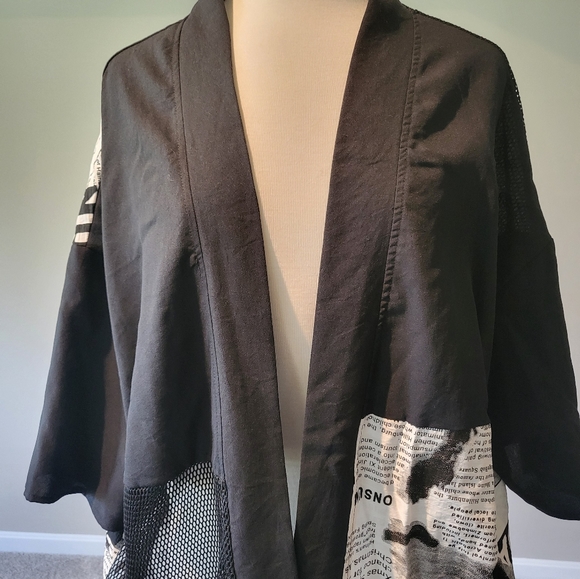 F. Modern – What’s Black and White and Read All Over Jacket/Topper (One Size) - Picture 12 of 16